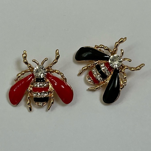 1 Red and 1 Black Flying Insect Brooch - Picture 2 of 7